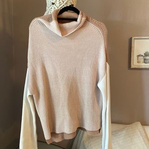 Vestique Cream/Light Pink Sweater ~ Size S/M